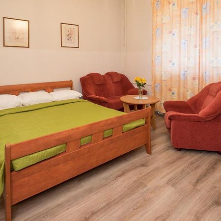 Lillekuela Hotel Таллин Экстерьер фото