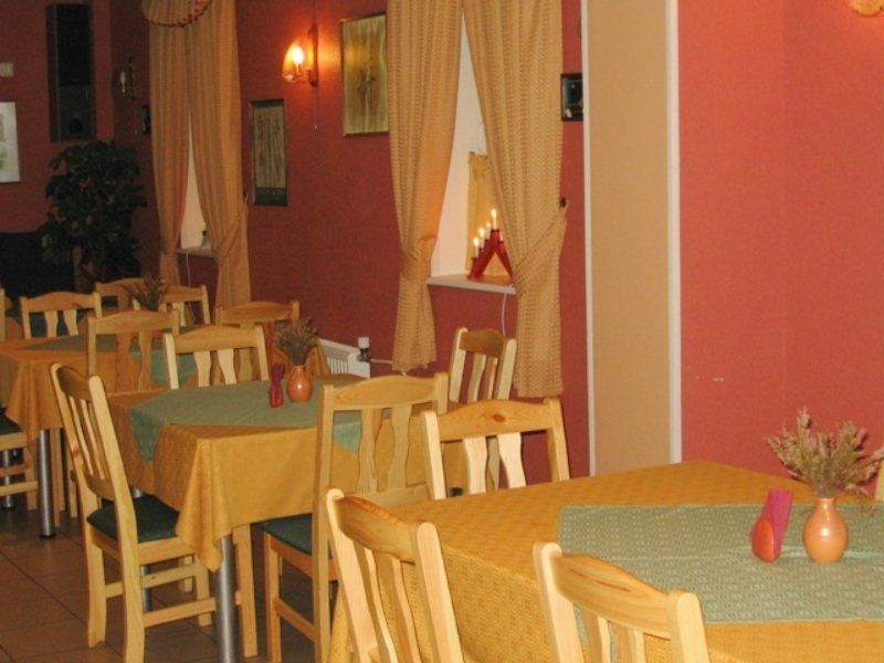 Lillekuela Hotel Таллин Экстерьер фото