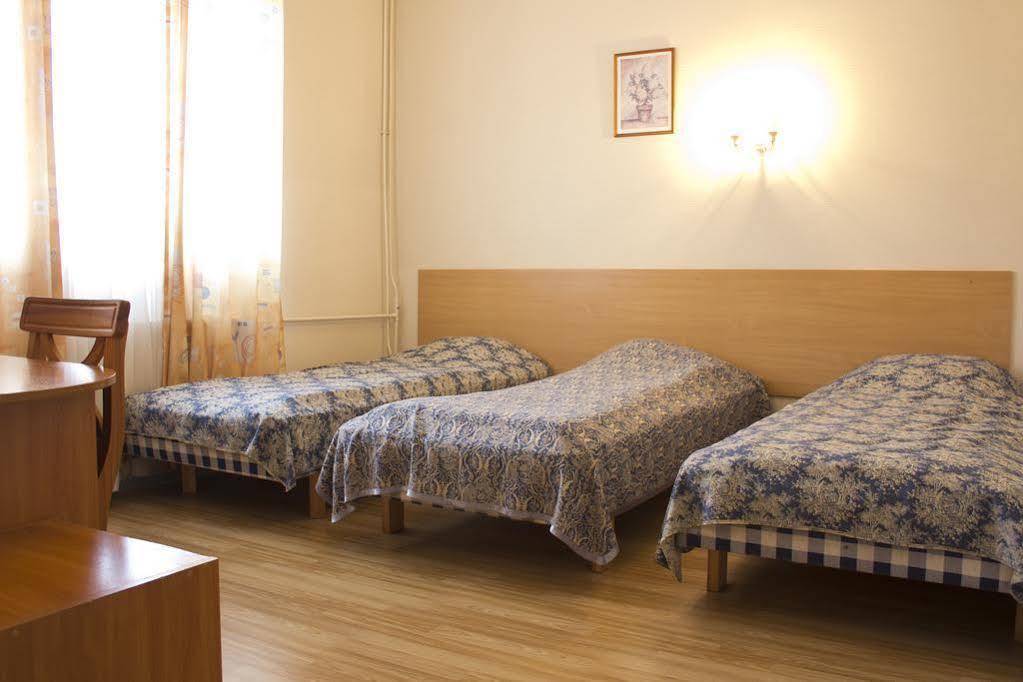 Lillekuela Hotel Таллин Экстерьер фото