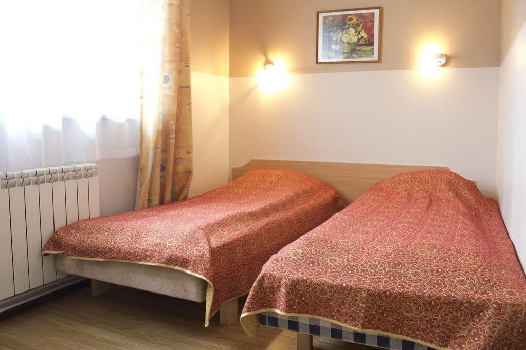 Lillekuela Hotel Таллин Экстерьер фото
