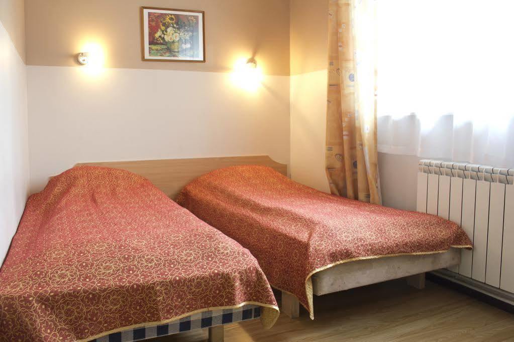 Lillekuela Hotel Таллин Экстерьер фото