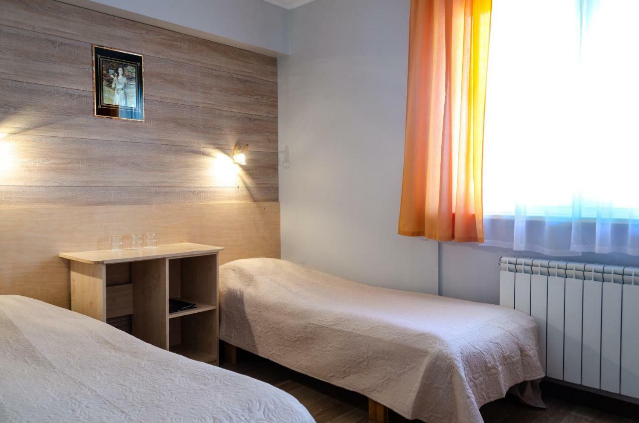 Lillekuela Hotel Таллин Экстерьер фото
