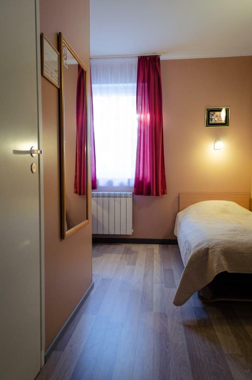 Lillekuela Hotel Таллин Экстерьер фото