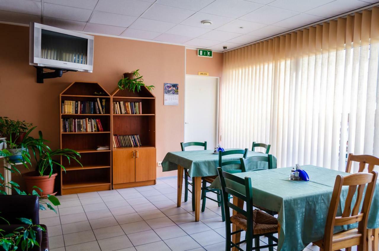 Lillekuela Hotel Таллин Экстерьер фото